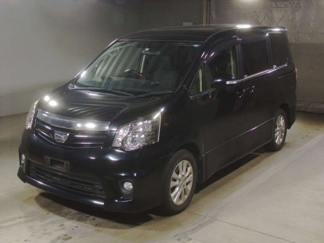TOYOTA NOAH SI